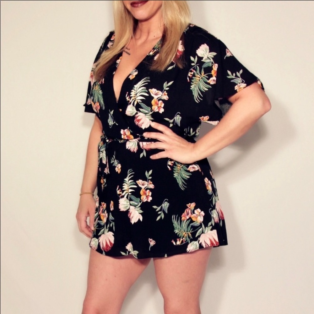 ⭐️SALE⭐️Sexy Mini Skort Floral Romper